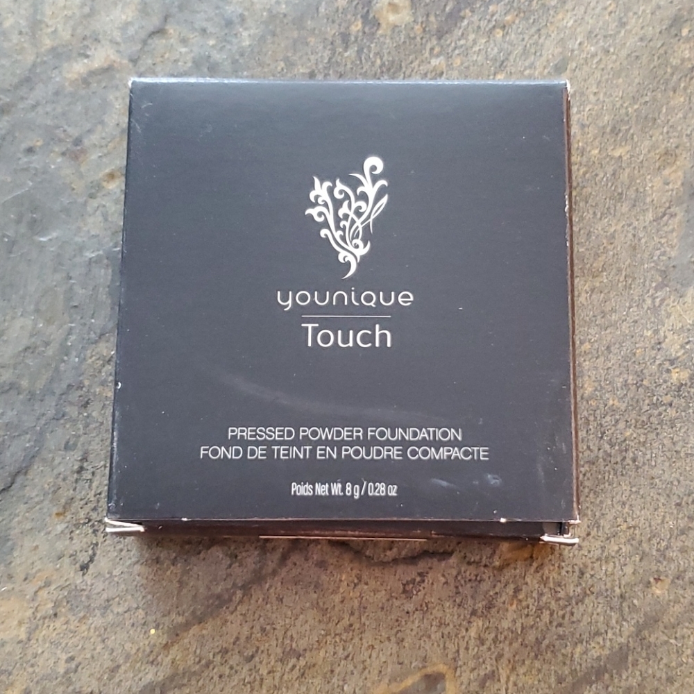 Younique pressed powder damask